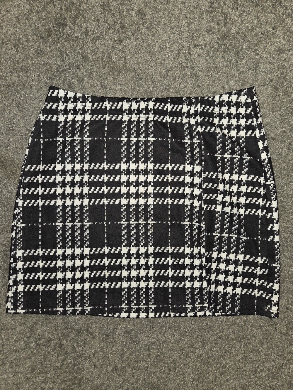 SHEIN Black & White Houndstooth Plaid Mini Skirt